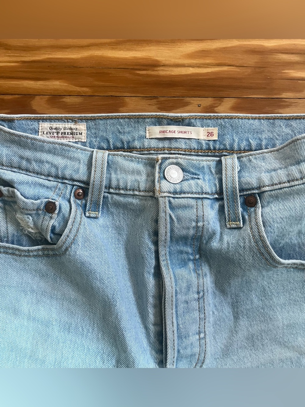 Levi’s Ribcage Shorts - Picture 5 of 5